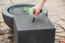 Heissner Gartenbrunnen-Sockel "Cube", Granite Color, 31x31x31cm (016611-09) -Heissner 016611 016612 detail1 heissner